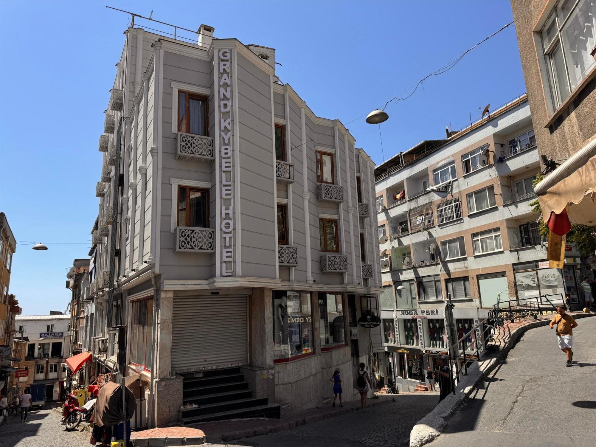 Grand Kybele Hotel Istanboel Buitenkant foto